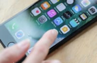 iPhoneのワイヤレス充電ができないときの原因と設定方法！タイプ別ワイヤレス充電器の使い方も紹介